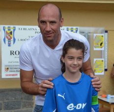 Jan Koller vede dcery ke sportu