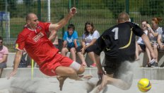 Na písku svou výšku ještě víc využiju, řekl střelec Koller po plážové premiéře